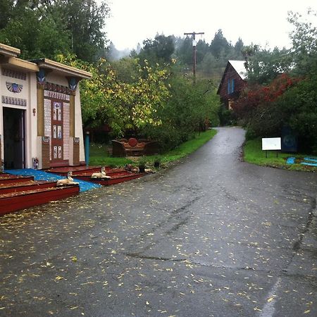 Hotel Hobbit Hut Geyserville Exterior foto