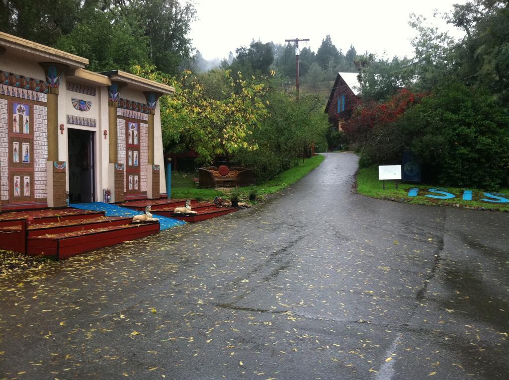 Hotel Hobbit Hut Geyserville Exterior foto